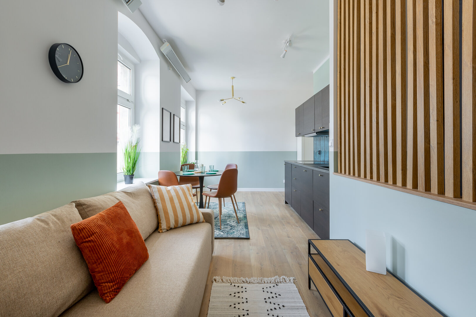 Quiet Old Town Apartment by University Square Quiet Old Town Apartment by University Square